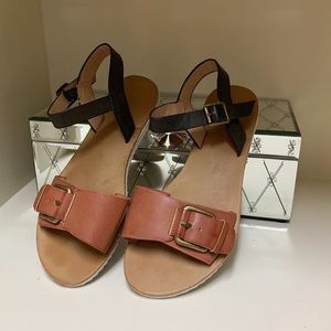 🦋Boutique brown & black sandals